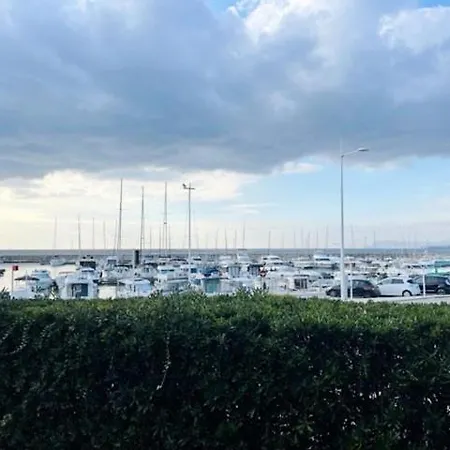 T3 Belle Terrasse Avec Vue Sur Le Port De La Coudouliere Lägenhet *